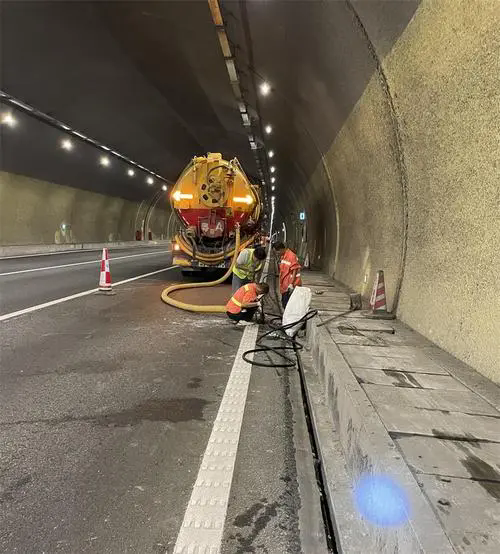 道里隧道排水渠清淤